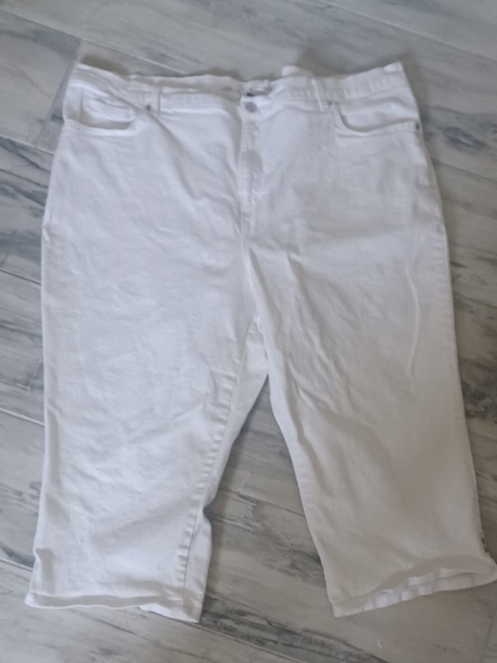 PLUS Gloria Vanderbilt All Around Slimming Effect Stretch White Amanda Jeans 24W